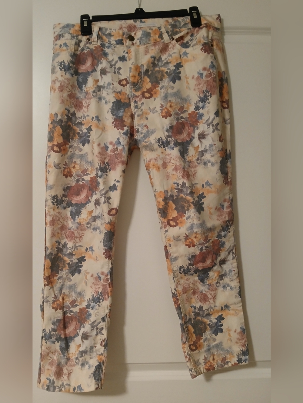New York & Company Floral Jeans - Picture 10 of 10